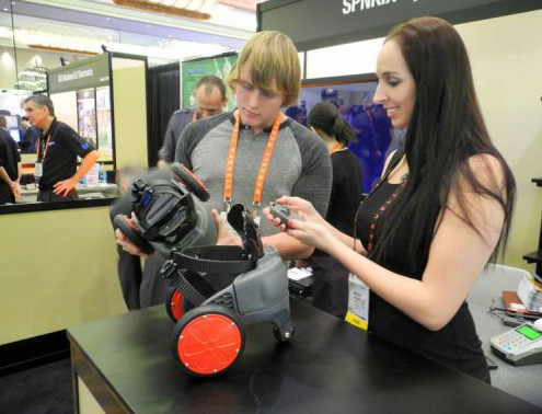 Роликовые коньки с мотором на Consumer Electronics Show 2012г