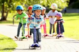 Обзор популярных детских самокатов Micro