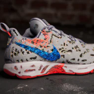 Використання FlyteFoam технології в кросівках Asics та її переваги.