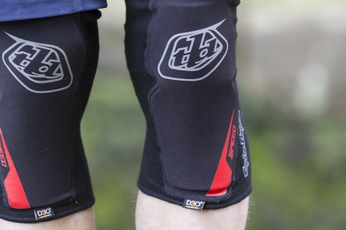 Наколінники TLD Speed Knee Sleeve [Black] Розмір M/L