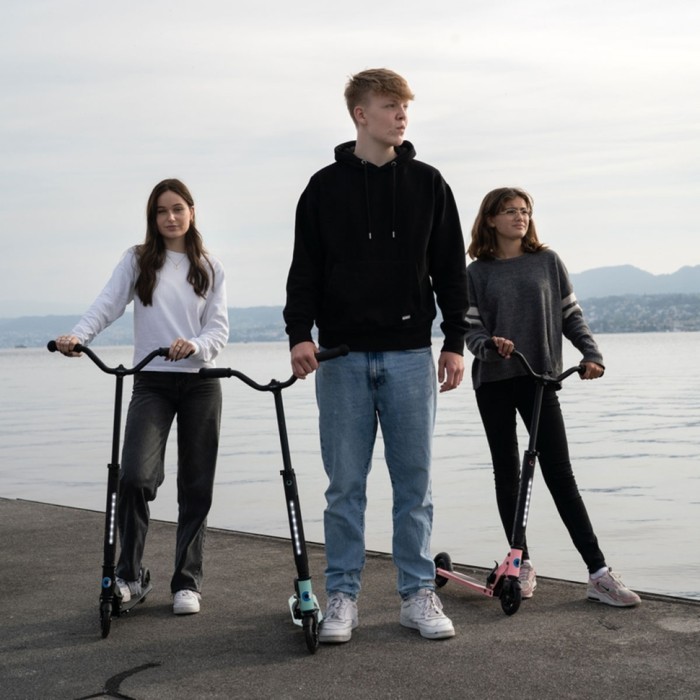 Самокат MICRO серии "Sprite Deluxe" - НЕОНОВЫЙ РОЗОВЫЙ (складной, до 100 kg, двухколесный, свет)