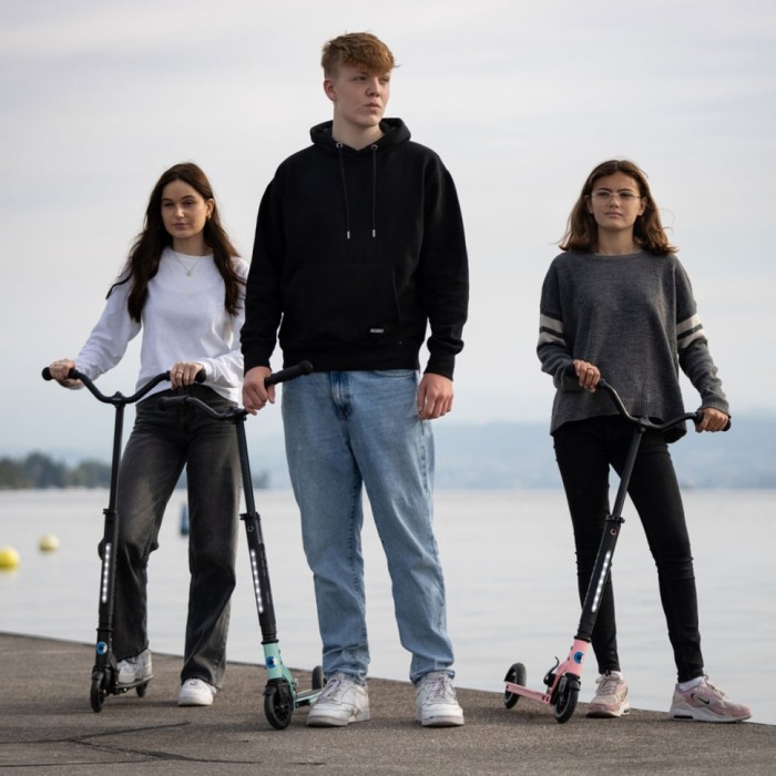 Самокат MICRO серии "Sprite Deluxe" - НЕОНОВЫЙ РОЗОВЫЙ (складной, до 100 kg, двухколесный, свет)