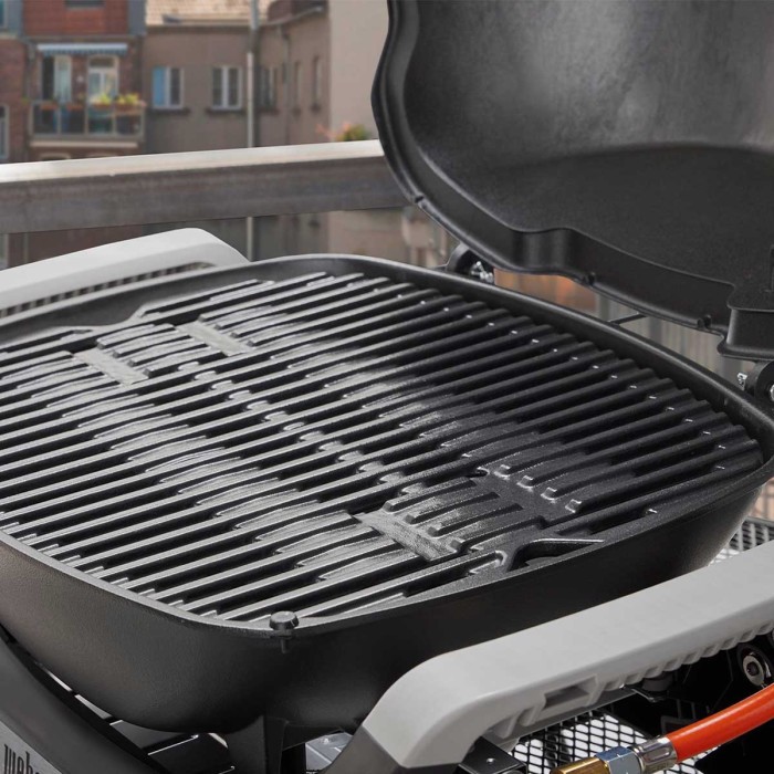 Газовый гриль Weber Q1200N Black с боковыми столиками 1501070