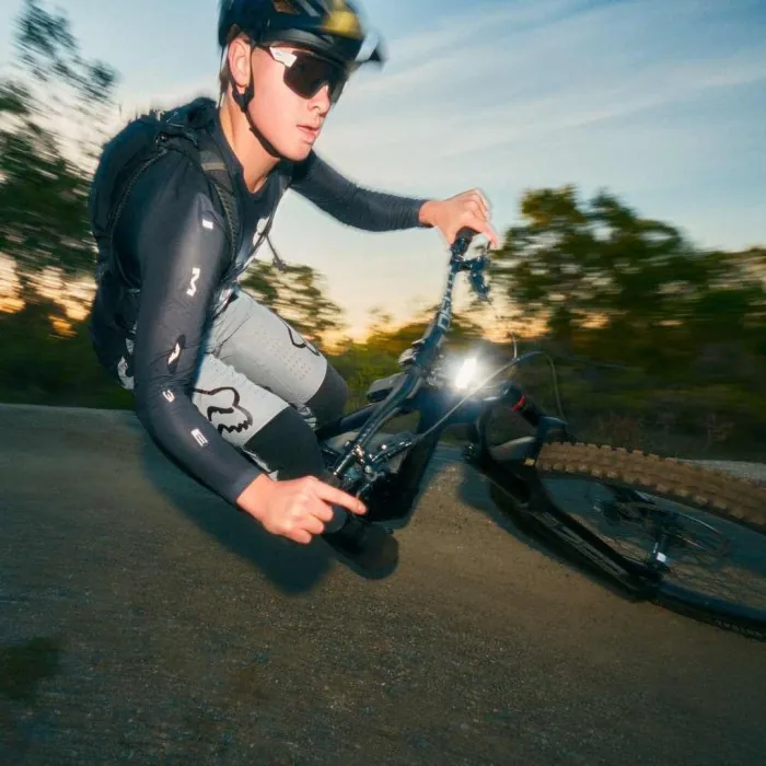 Фара Knog Blinder X 1800 + 10,000 mAh Battery