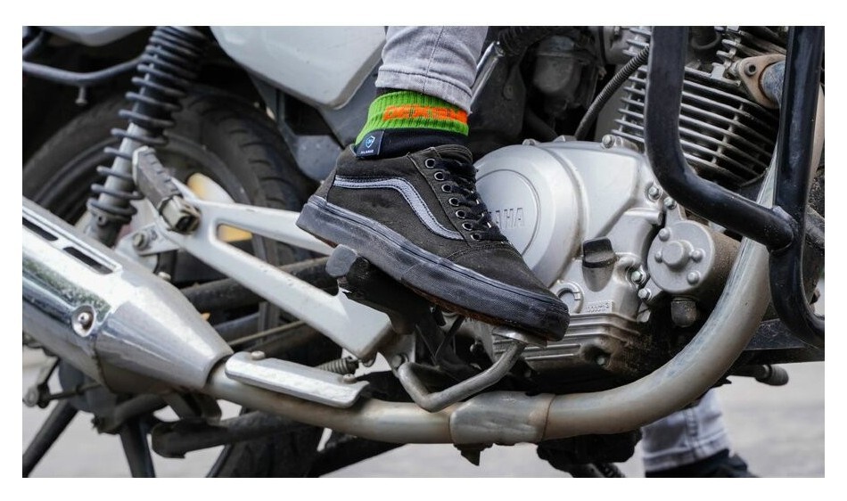 Носки водонепроницаемые Dexshell Running, p-p S, с оранжевыми полосами.