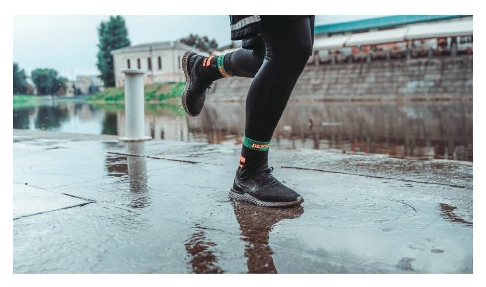 Носки водонепроницаемые Dexshell Running, p-p S, с оранжевыми полосами.