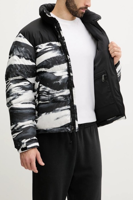 Зимняя куртка для туризма THE NORTH FACE ( NF0A8D16 ) M 1996 RETRO NUPTSE JACKET - PRINT 2026