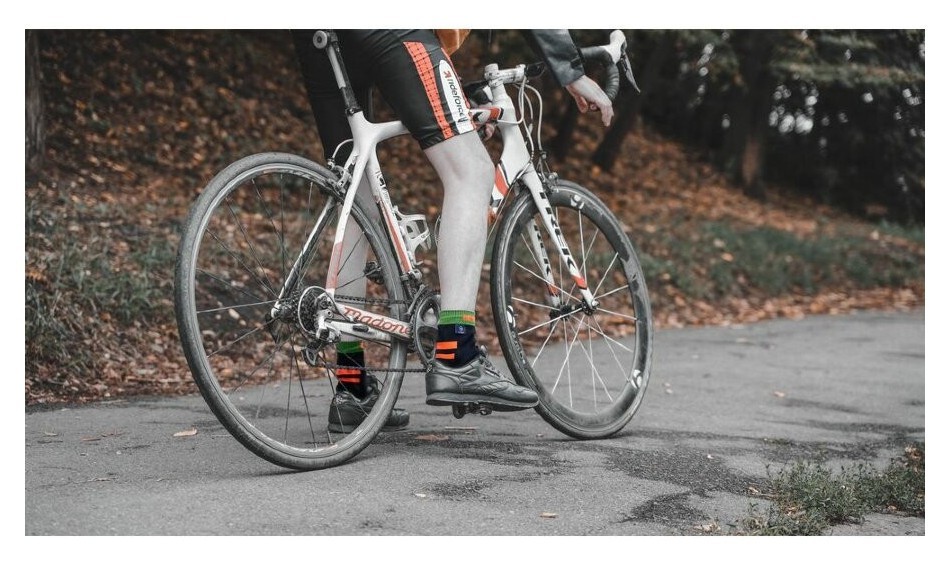 Носки водонепроницаемые Dexshell Running, p-p XL, с оранжевыми полосами.