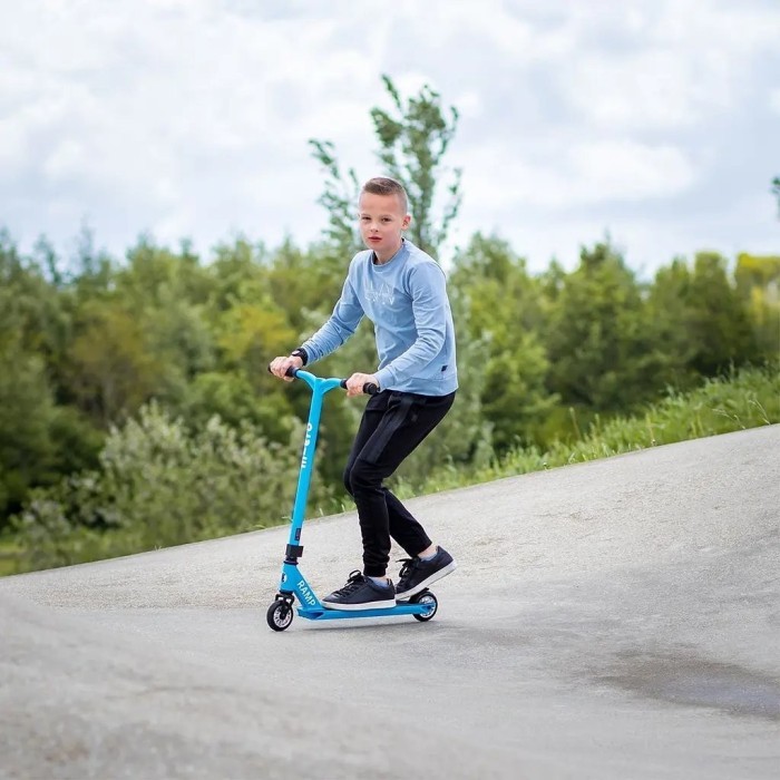 Самокат MICRO серии "Ramp" – ГОЛУБНЫЙ (до 100 кг (kg), двухколесный)