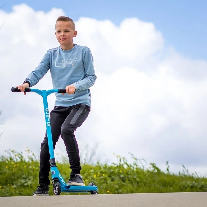 Самокат MICRO серии "Ramp" – ГОЛУБНЫЙ (до 100 кг (kg), двухколесный)