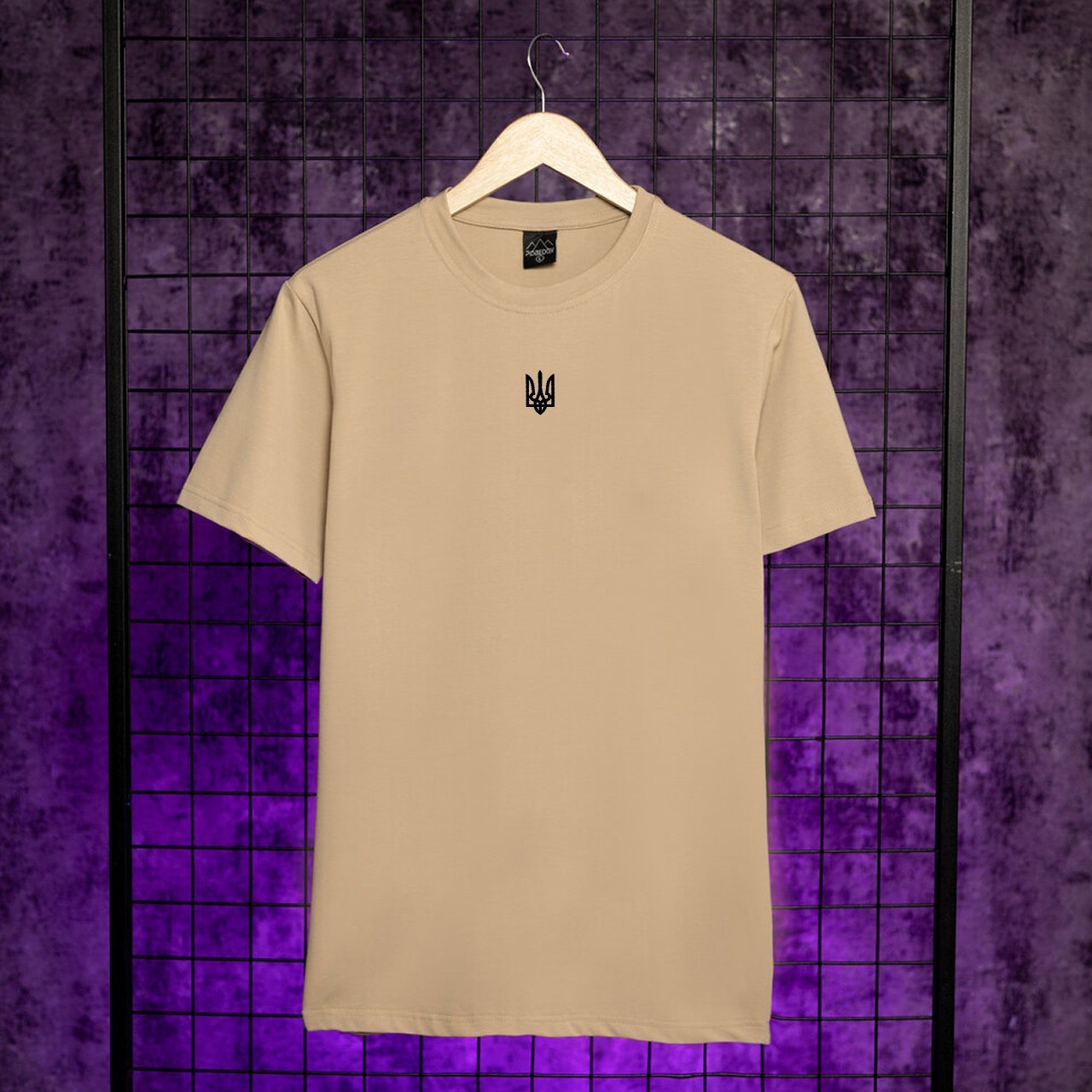 Футболка чоловіча однотонна бежева Pobedov Peremoga - Герб чорна вишивка, укр, укр