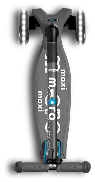 Самокат MICRO серии "Maxi Deluxe LED" - УЛКАНИЧЕСКИЙ СЕРЫЙ (складной, до 50 kg, 3-х колесный, свет)