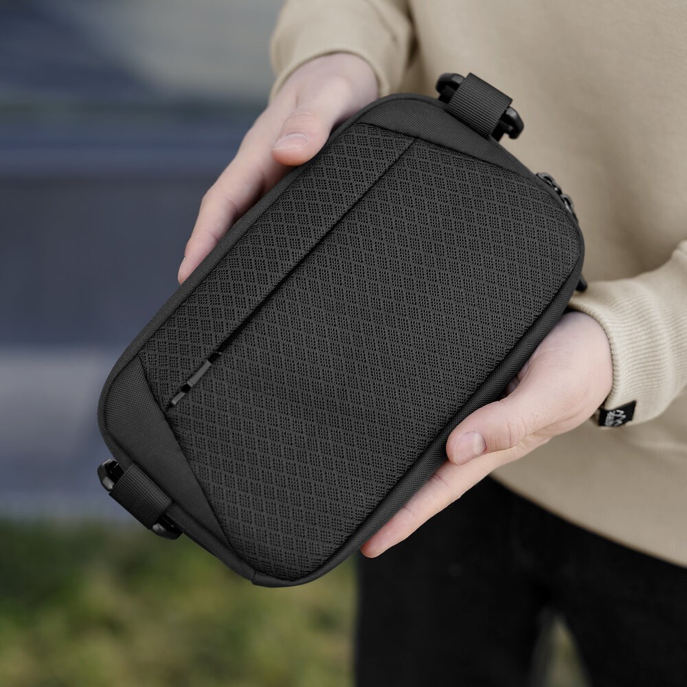 Чоловіча чорна сумка з кишенями на замку Pobedov Practical