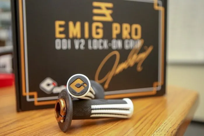 Мото гріпси ODI EMIG PRO MX V2 Lock-On Grip BLUE/White