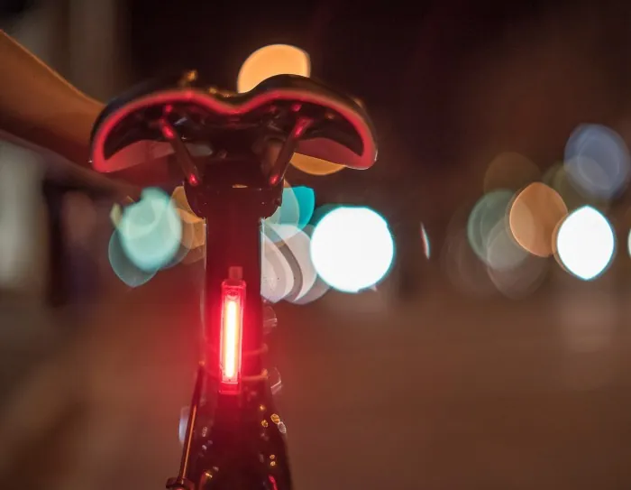 Мигалка задня Knog Plus Rear 20 Lumens Translucent