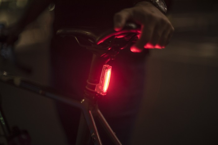 Мигалка задня Knog Plus Rear 20 Lumens Translucent