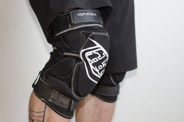Наколінники TLD T-BONE Knee Guard [Black] Розмір XL/XXL