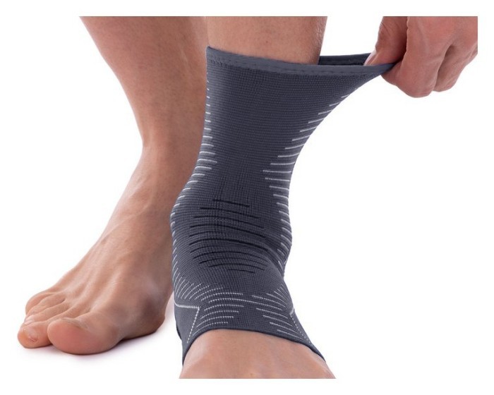 Бандаж на голеностоп EasyFit фиксатор эластичный размер L-XL