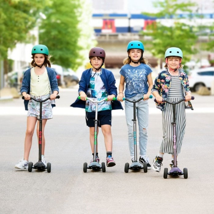 Самокат MICRO серии "Maxi PRO Deluxe" - ЧЕРНЫЙ/КРАСНЫЙ (до 50 кг, 3-х колесный)