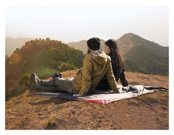 Килимок для пікніка водостійкий надлегкий Naturehike Moisture Picnic Mat NH17D050-B, 145x200 см, чорний