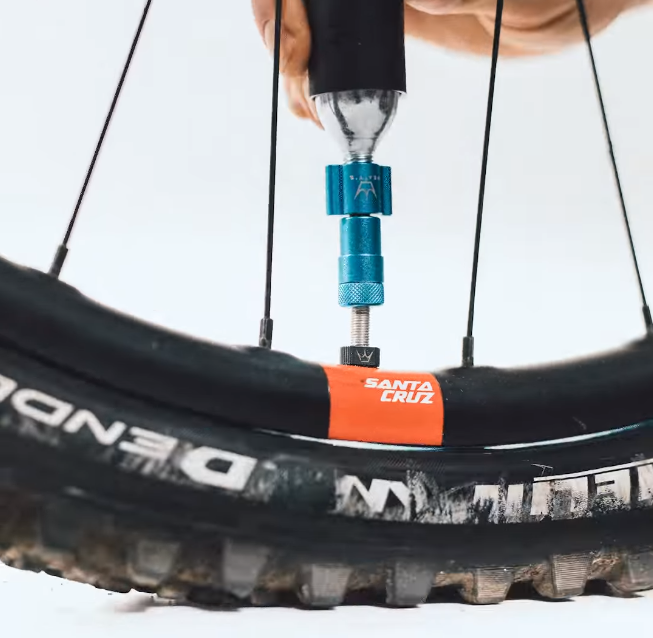 Насос Peaty's Holeshot CO2 Tyre Inflator, MTB 25g, Red