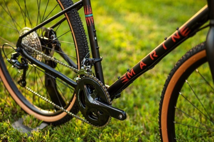 Велосипед 27,5" Marin FOUR CORNERS рама - S 2023 Satin Black/Red