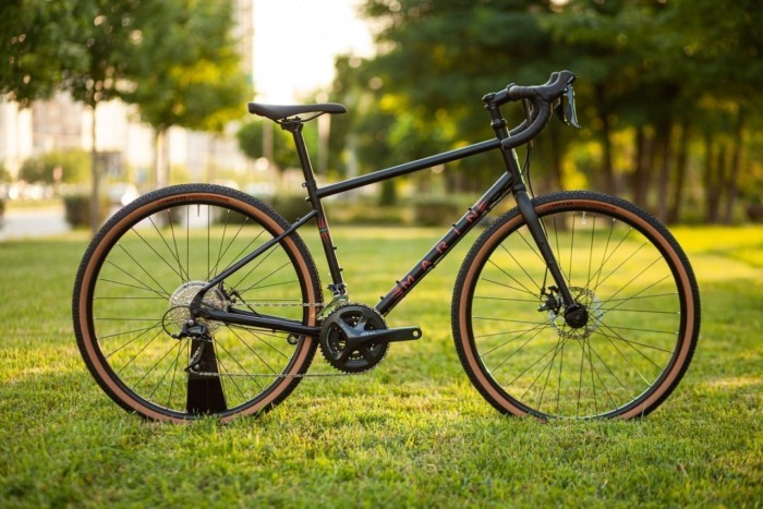 Велосипед 27,5" Marin FOUR CORNERS рама - S 2023 Satin Black/Red