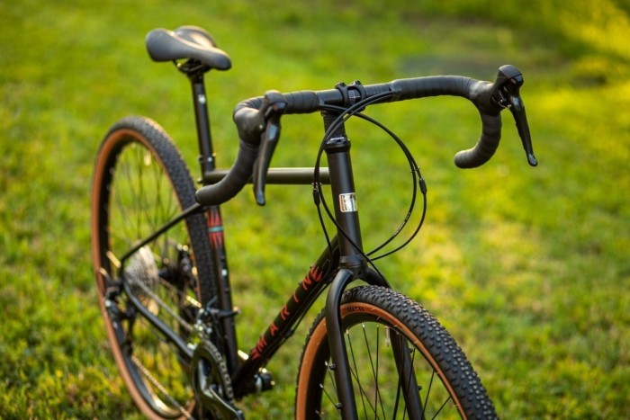 Велосипед 27,5" Marin FOUR CORNERS рама - S 2023 Satin Black/Red