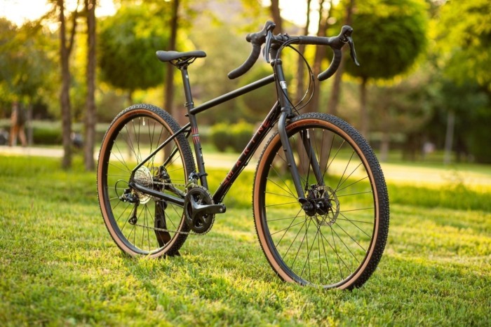 Велосипед 27,5" Marin FOUR CORNERS рама - S 2023 Satin Black/Red