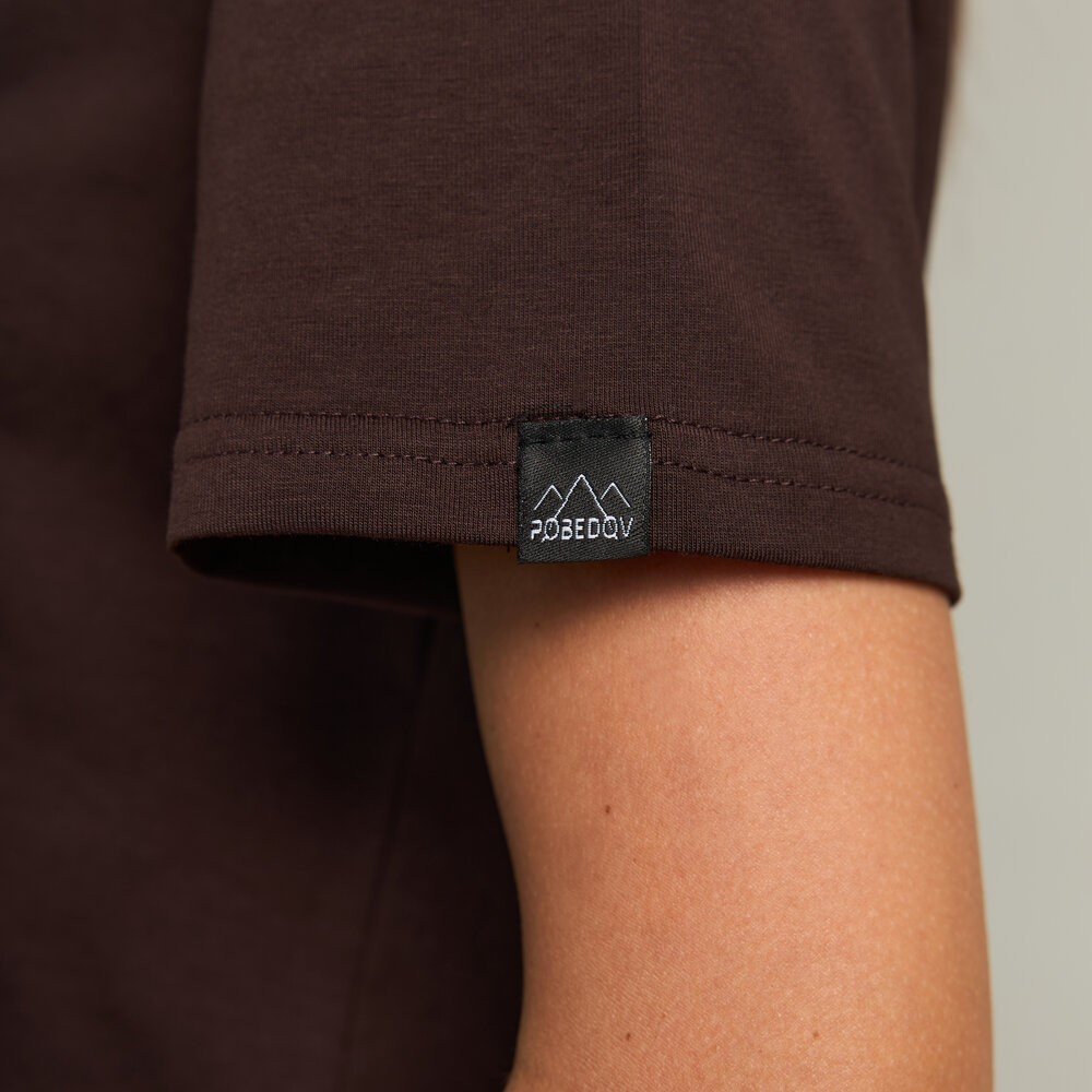 Шоколадная женская базовая футболка Pobedov Freedom. Хлопковая трендовая шоколадная женская футболка