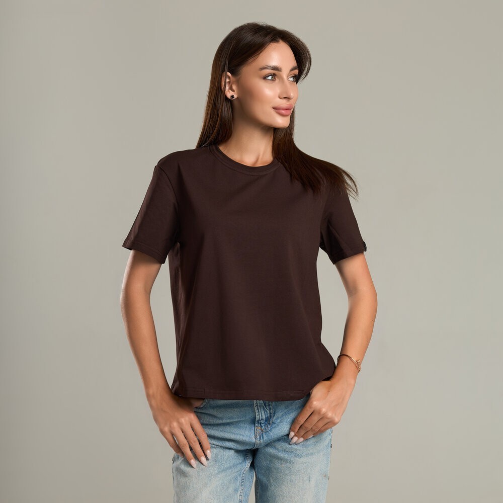Шоколадная женская базовая футболка Pobedov Freedom. Хлопковая трендовая шоколадная женская футболка