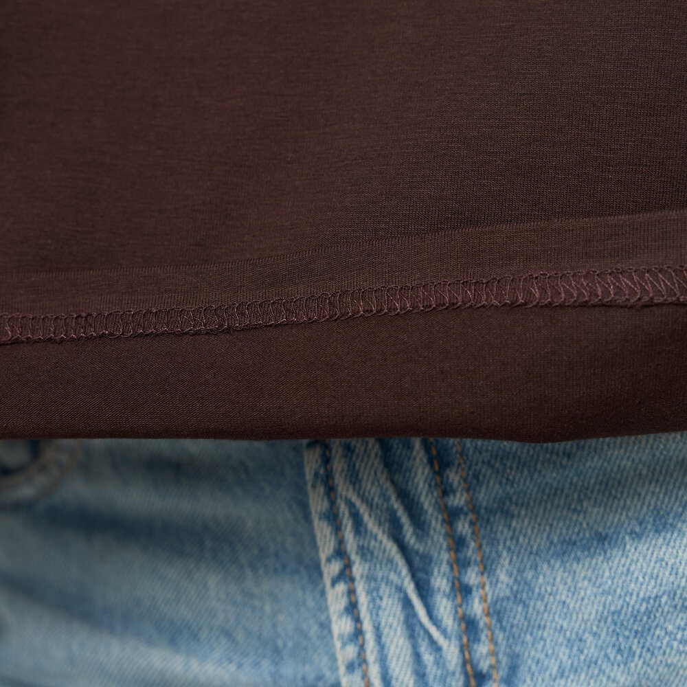 Шоколадная женская базовая футболка Pobedov Freedom. Хлопковая трендовая шоколадная женская футболка