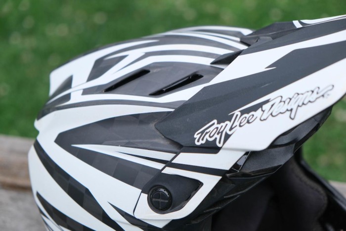 Вело шолом TLD D4 CARBON HELMET; TORCHED [CARBON / MAGENTA] M
