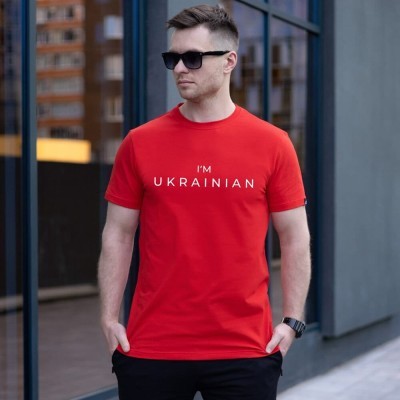 Футболка чоловіча однотонна червона Pobedov Peremoga - I'M UKRAINIAN наклейка біла