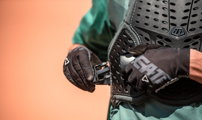 Захист тіла TLD ROCKFIGHT CE FLEX CHEST PROTECTOR [BLACK] M/L  G