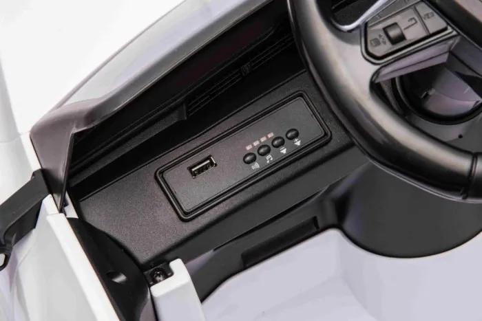 Дитяча акумуляторна машинка Audi SQ8 Біла