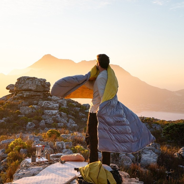 Спальник з натуральним пухом Naturehike CW700 CNK2450WS048, p-р L, жовто-сірий, укр, укр