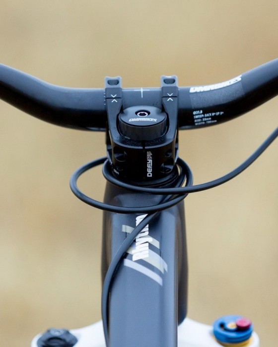 Виніс керма DMR Defy35  (Black) під кермо 31,8 мм