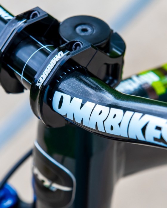 Виніс керма DMR Defy35  (Black) під кермо 31,8 мм