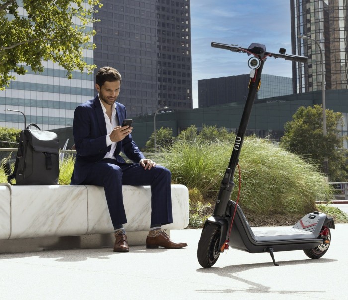 Електросамокат NIU KQi3 MAX Space Gray 9,5", 450(900)W, 13Ah, 65km, 25km/h, 25%, App, 21 kg
