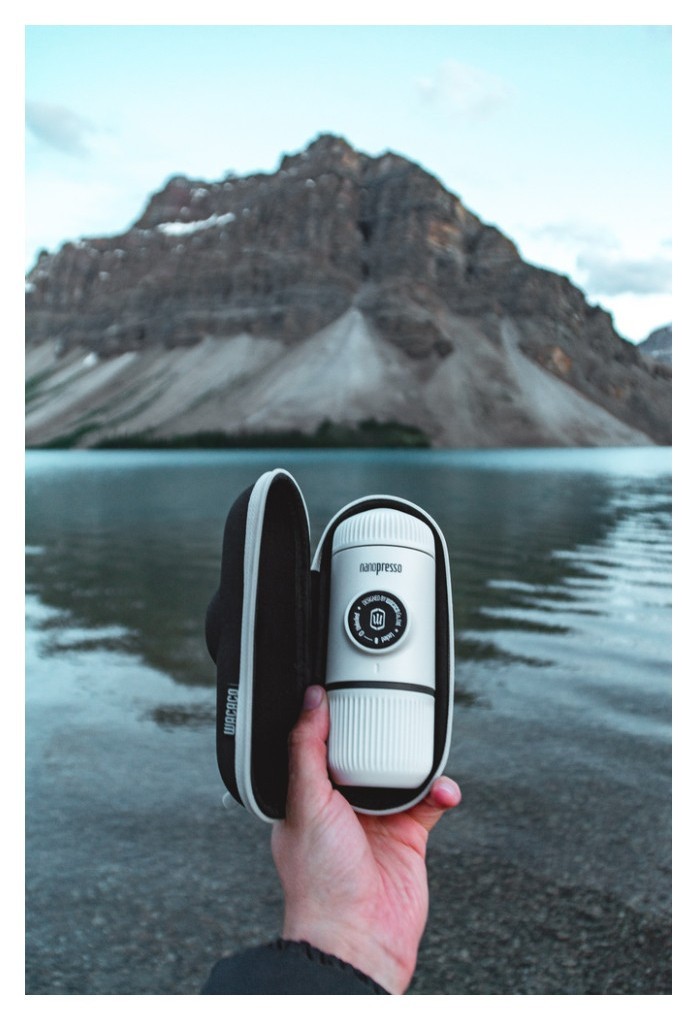 Портативна еспресо-кавоварка Wacaco Nanopresso біла з чохлом, механічна, для меленої кави