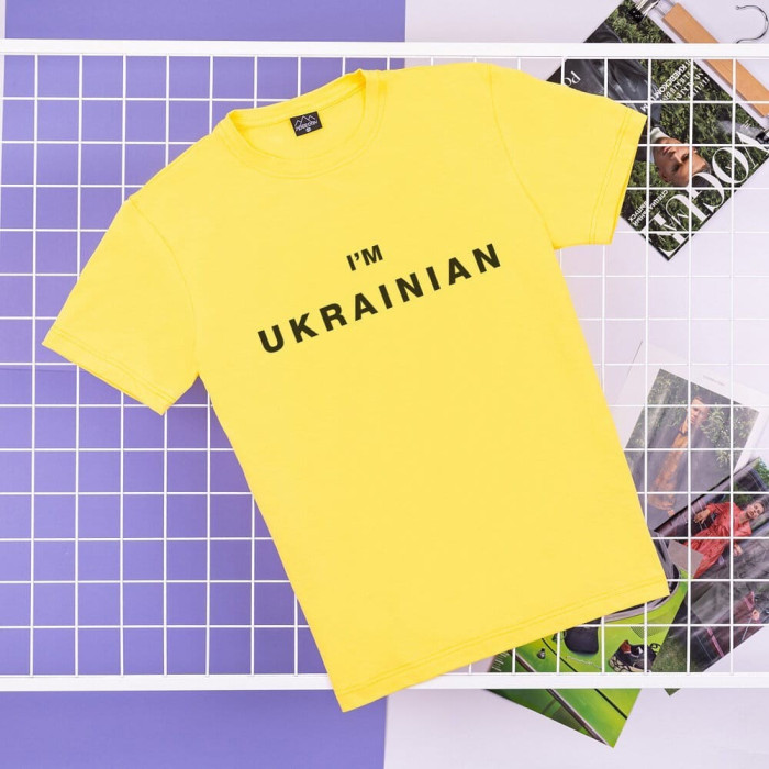 Футболка чоловіча однотонна жовта Pobedov Peremoga - I'M UKRAINIAN наклейка чорна, укр, укр