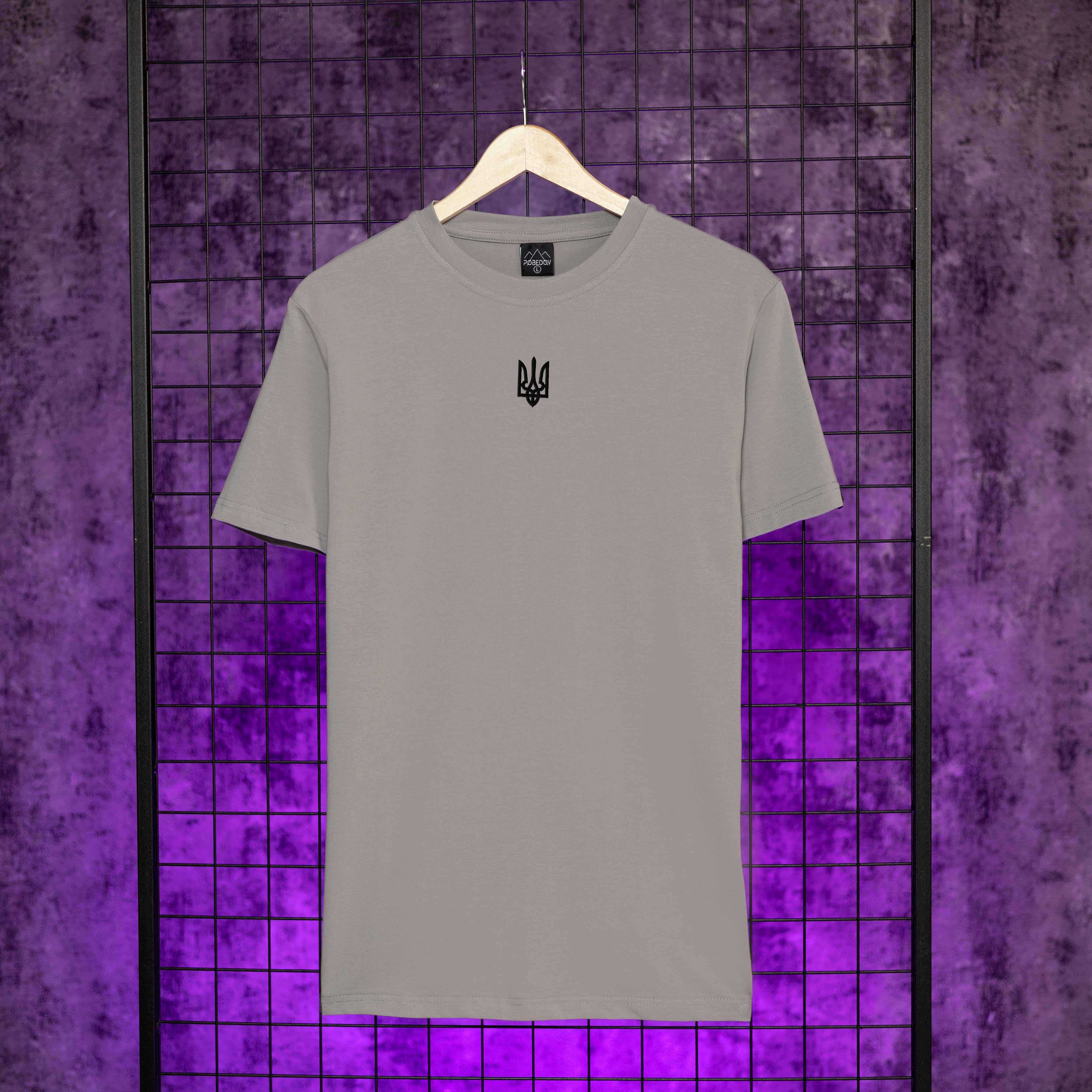 Футболка чоловіча однотонна сталева Pobedov Peremoga - Герб чорна вишивка, укр, укр