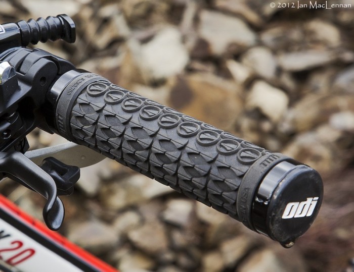 Грипсы ODI SDG LOCK-ON GRIPS Black w/Black Clamps (черные с черными замками)