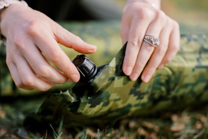 Килимок самонадувний Tramp з можливістю зістібання camo 185х65х5 UTRI-007