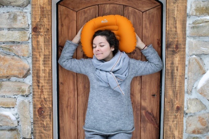 Подушка під голову Tramp Air Head помаранч 43х30см, укр, укр