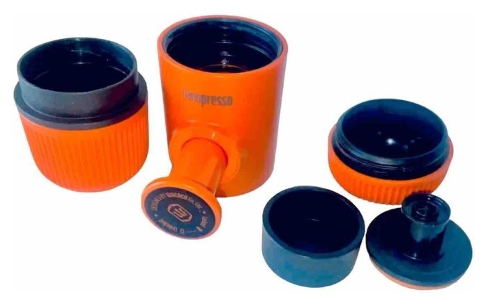 Портативная эспрессо-кофеварка Wacaco Nanopresso оранжевая, механическая, для молотого кофе