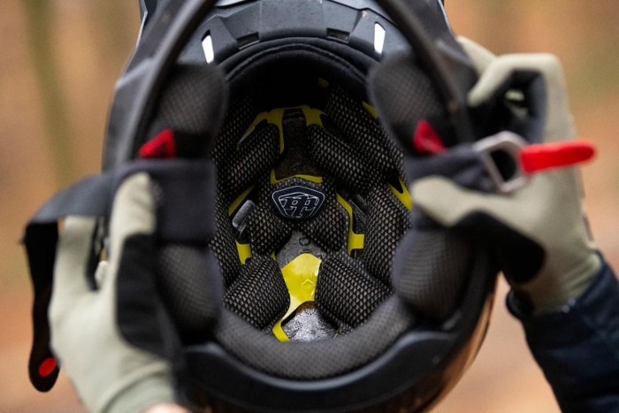 Велосипедный шлем TLD D4 COMPOSITE HELMET; STEALTH [PUMICE] S