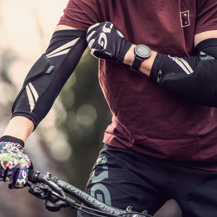 Захист ліктя TSG ELBOW-SLEEVE DERMIS L/XL Black (720132-031)