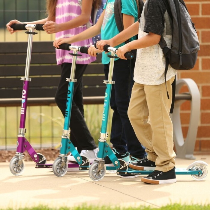 Самокат MICRO серії Sprite LED – Бензин, укр, укр